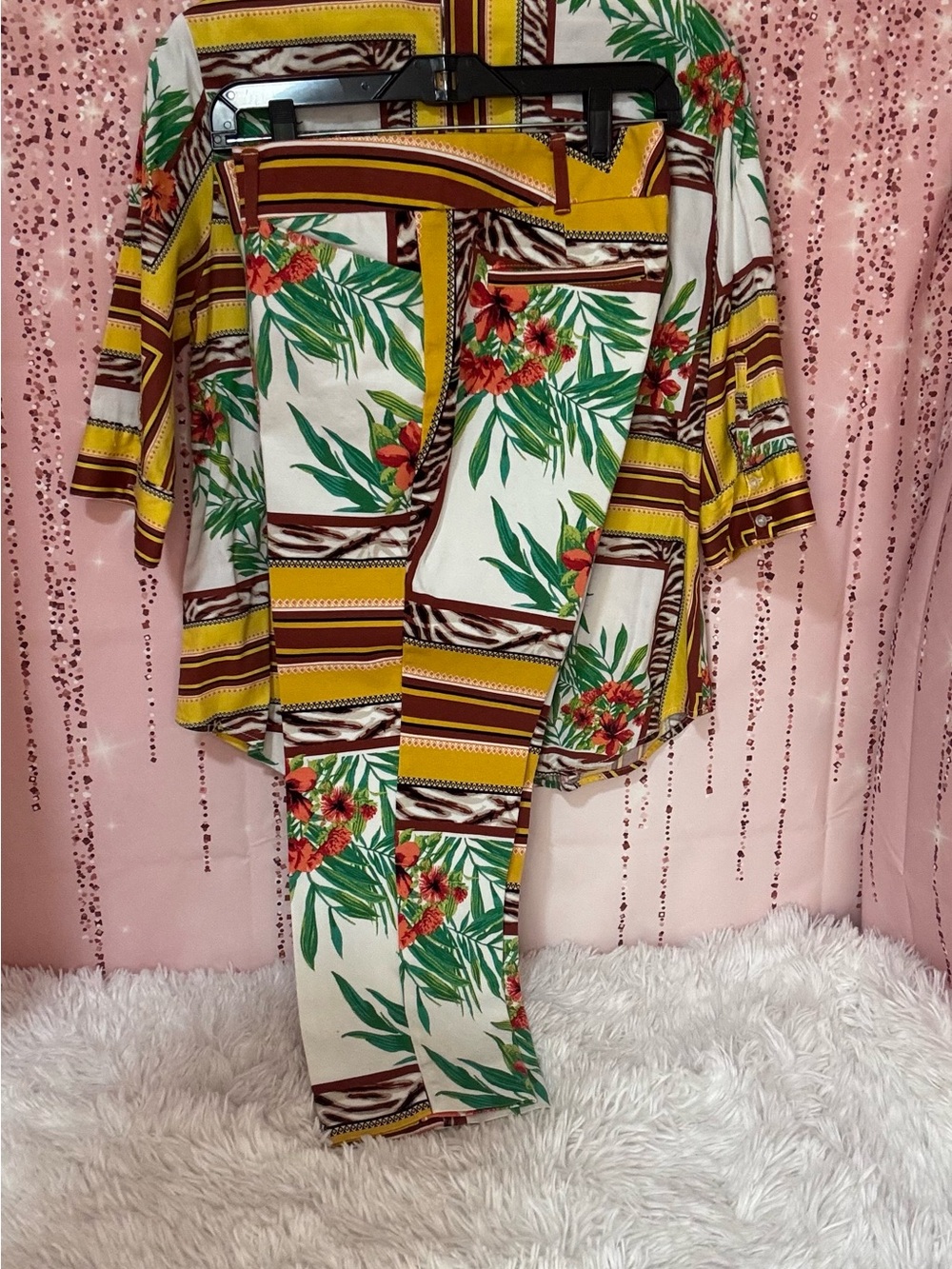 High-Waist Tropical Top & Capris Linen Set - Yellow & Green - Picture 2 of 12